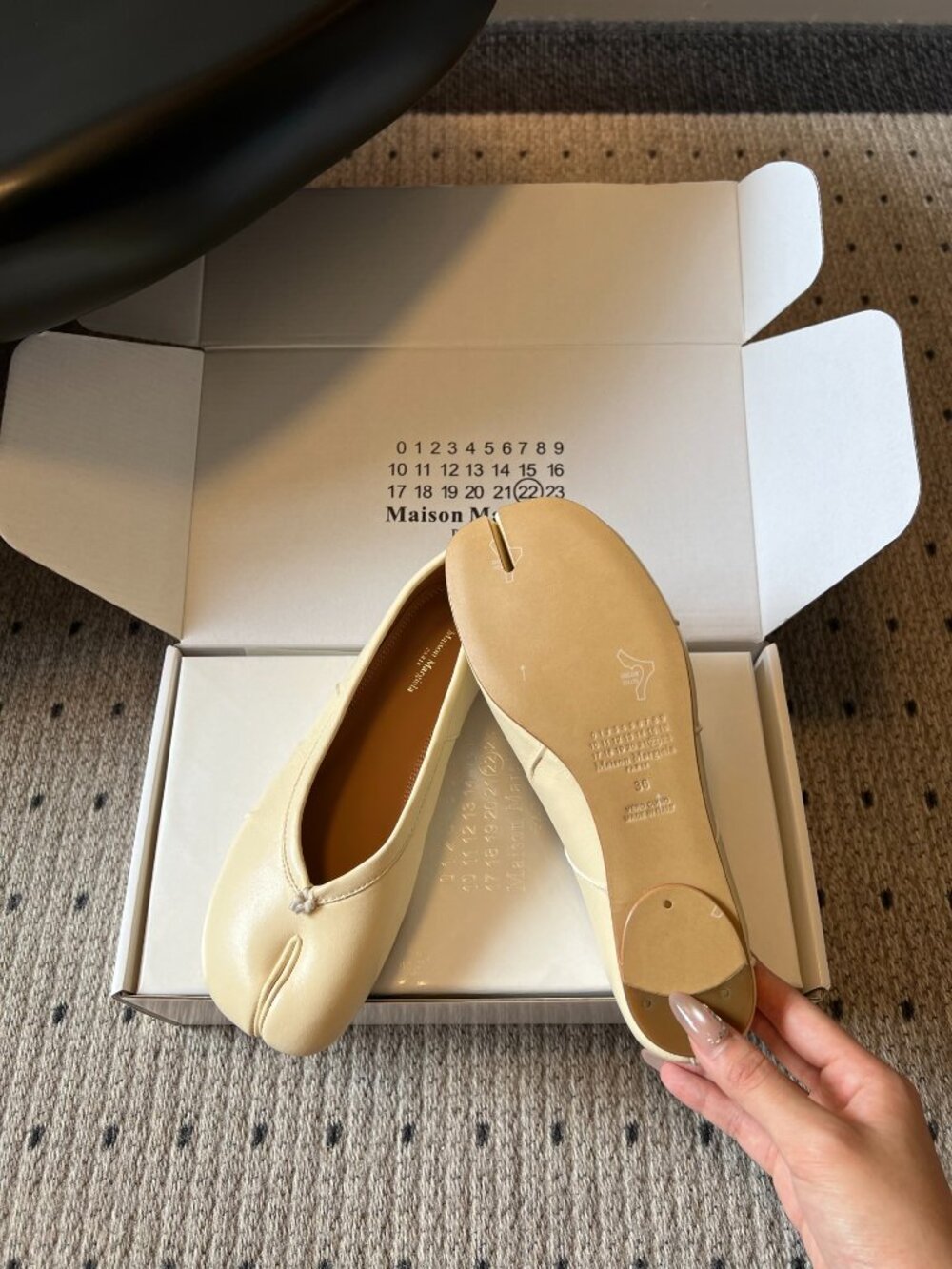 Maison Margiela Tabi Split‑Toe Cream Leather Ballet Flats - Picture 3 of 5
